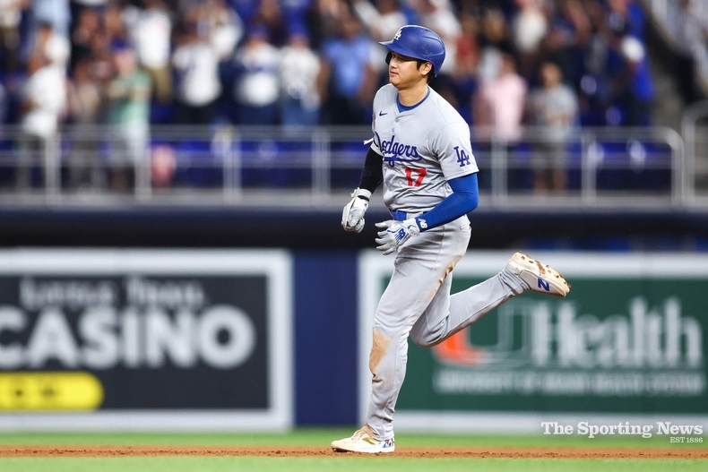 시즌 50호 홈런을 치고 베이스를 도는 오타니 쇼헤이 / 게티이미지/AFP, 연합뉴스 제공
