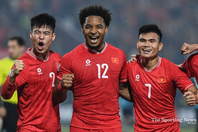 <strong>베트남의 응우옌쑤언손(가운데) / </strong>AFP 제공, 연합뉴스 사진