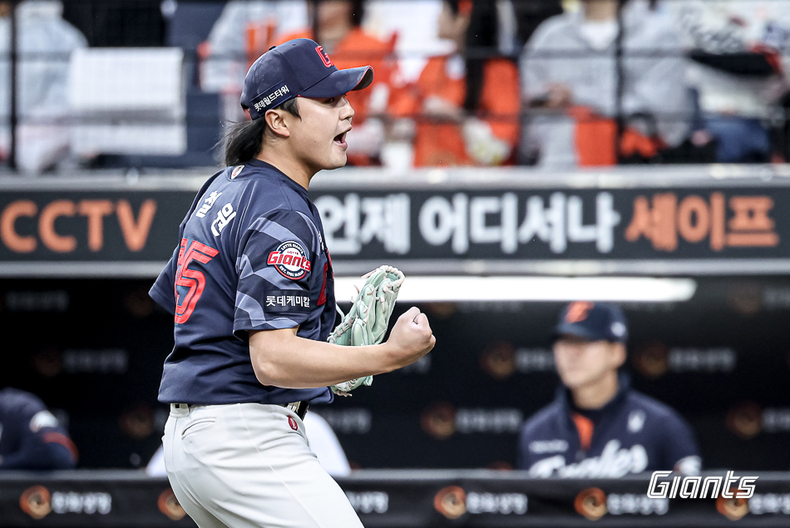 포효하는 정철원. /사진=롯데 자이언츠 홈페이지