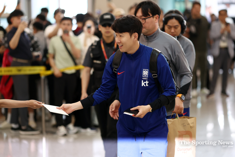 이라크로 출국하는 손흥민. /영종도=연합뉴스
