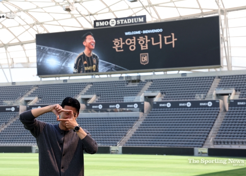 LAFC 홈구장 BMO 스타디움에서 포즈 취하는 손흥민 / 게티이미지