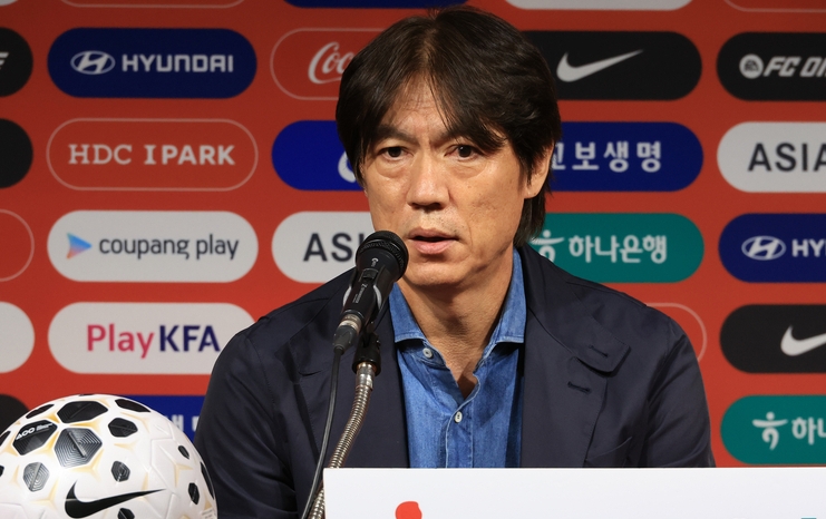 10월 소집명단 발표하는 홍명보 감독 / 연합뉴스