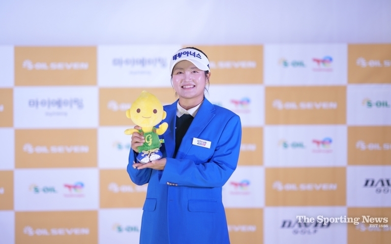 우승 홍현지 / 인터컴
